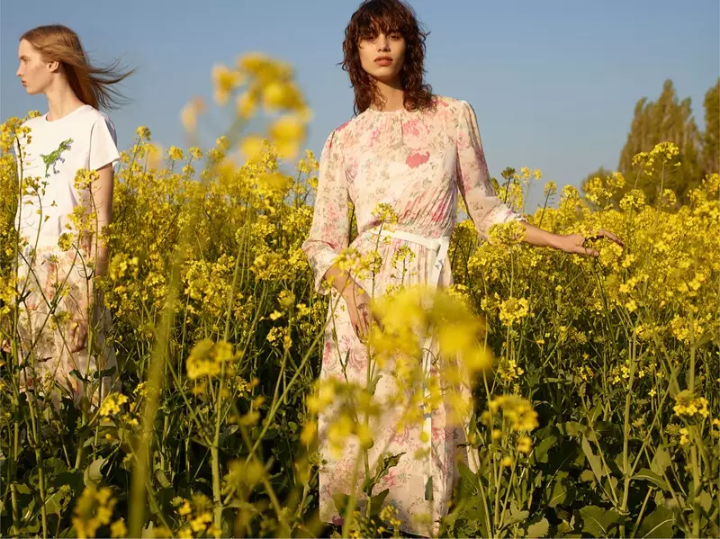 (Kiri) Zara White T-Shirt dan Rok Floral Sablon (Kanan) Zara Floral Sablon Dress dan Sabuk Putih