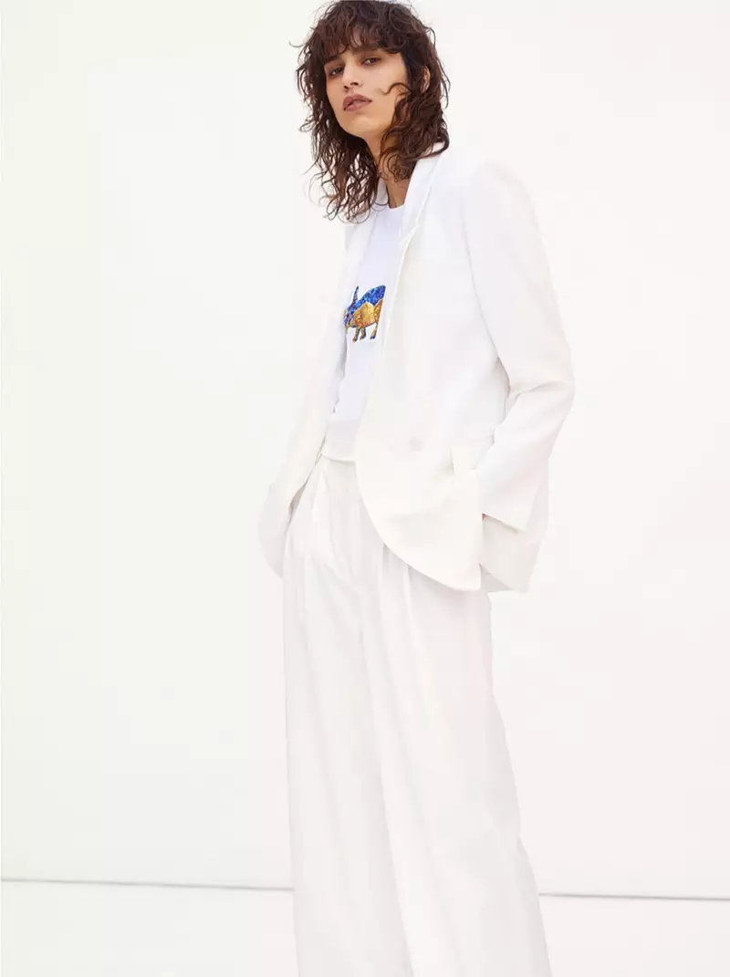 Zara White Blazer, T-Shirt και Darted Pants