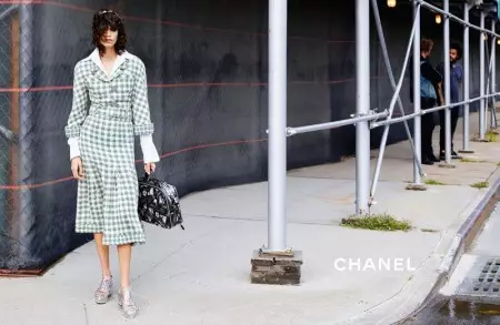 Chanel Vojaĝas en Stilo kun Printempa 2016 Kampanjo