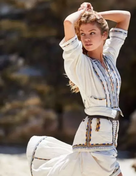 Mae Stella Maxwell yn Modelu'r Ultimate Beach Fashions yn ELLE Ffrainc