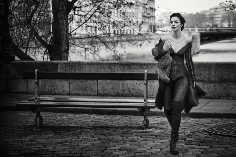 Мариацарла Босцоно позира у Паризу за кампању Ермана Сцервина за јесен-зиму 2017.