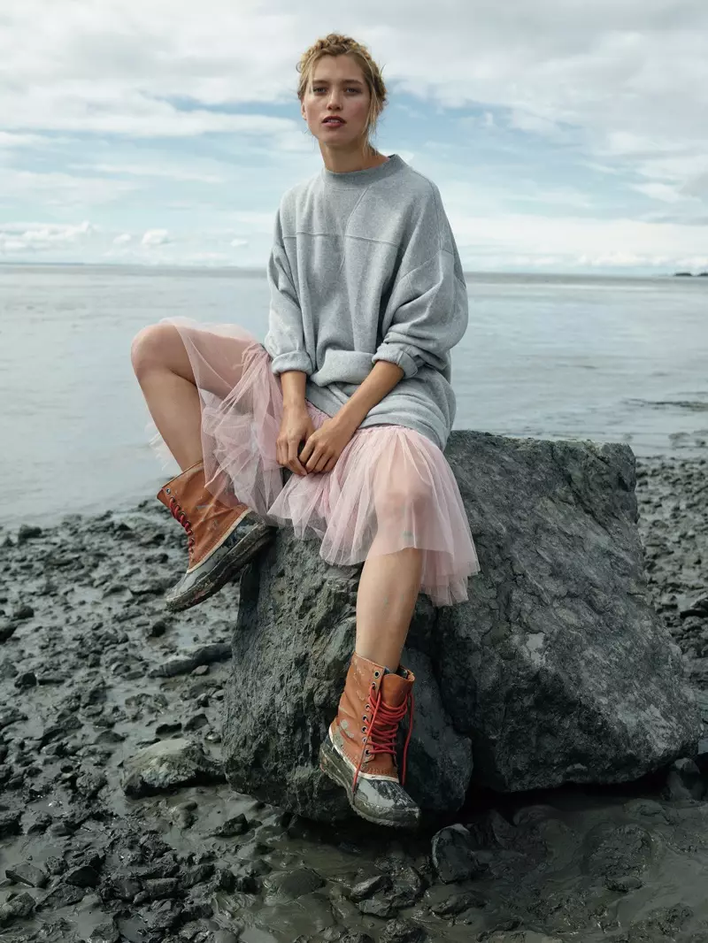 Masyadong Napakaraming Pullover ng Libreng Mga Tao, Gusto ng Mga Libreng Tao ang KAS Tulle Tutu Midi Skirt at Sorel 1964 Canvas Weather Boot