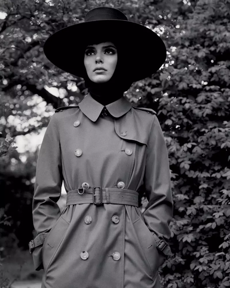 Kendall Jenner se transforme en looks d'automne pour LOVE Magazine