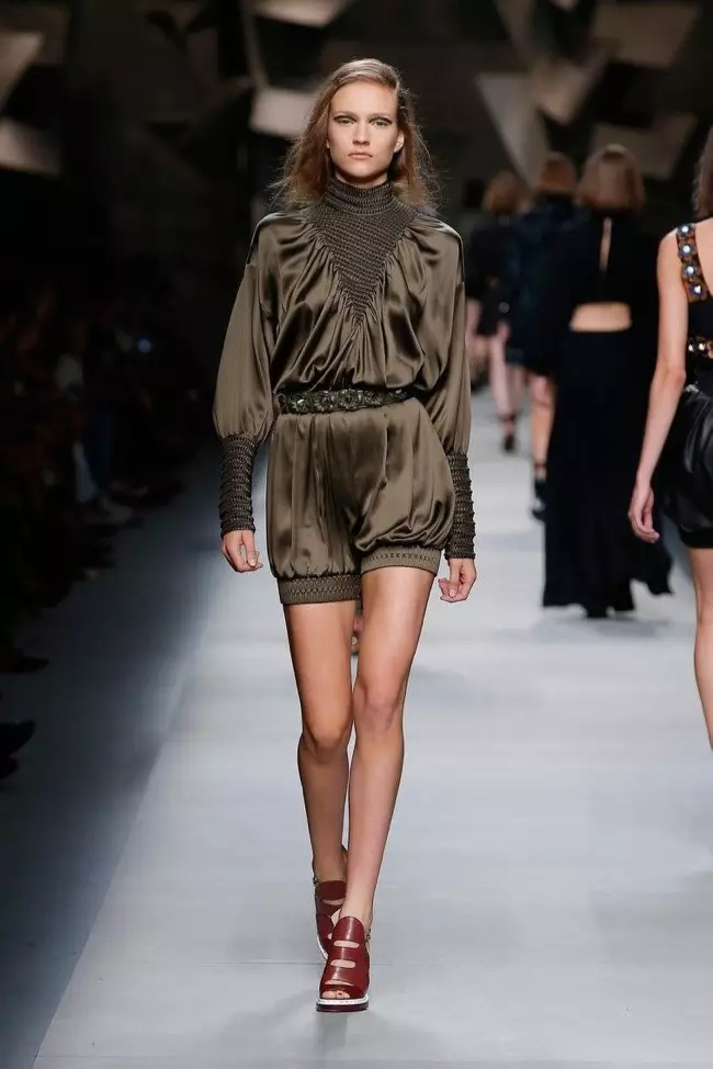 Anya si Fendi's spring-summer 2016 collection