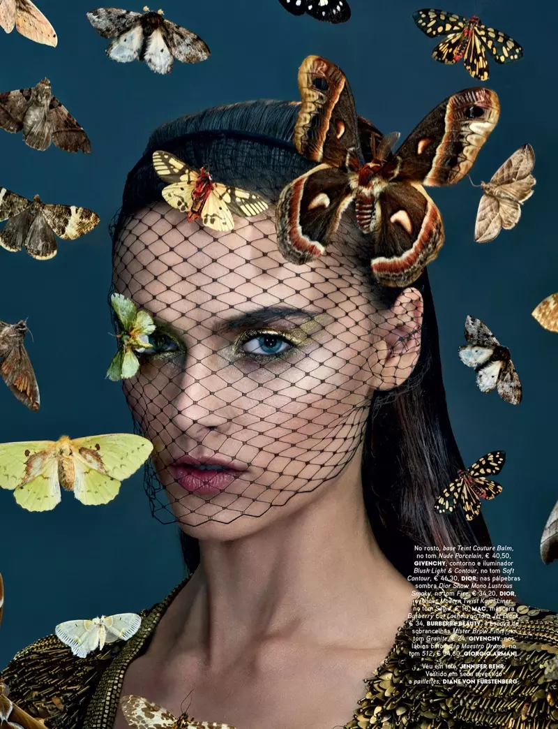 Zuzana Gregorova prøver på Butterfly Beauty for Vogue Portugal