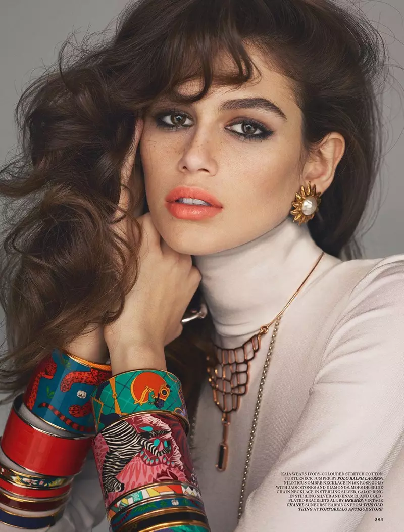 Kaia Gerber poserar i Ultra-Luxe Looks for LOVE Magazine