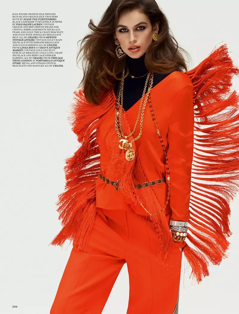 Kaia Gerber posearret yn Ultra-Luxe Looks for LOVE Magazine