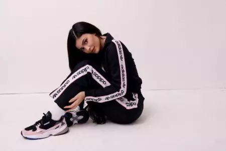 Ua toe aumaia e Kylie Jenner le 90's Classic ma le Adidas 'Falcon' Campaign