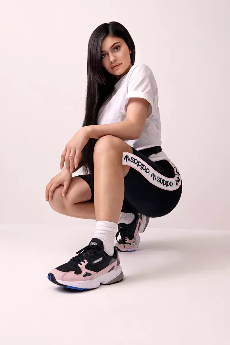 Kayli Jenner adidas Falcon krossovkalari kampaniyasida ishtirok etadi