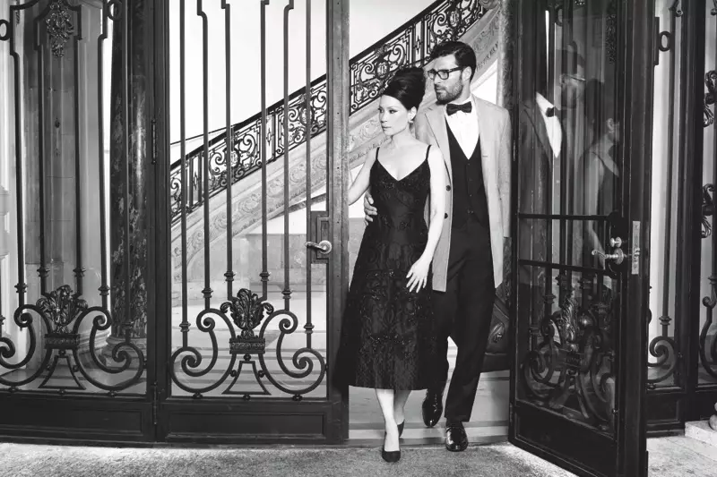 לוסי ליו לובשת משאבה קלאסית בקמפיין סתיו-חורף 2016 של ברונו מגלי