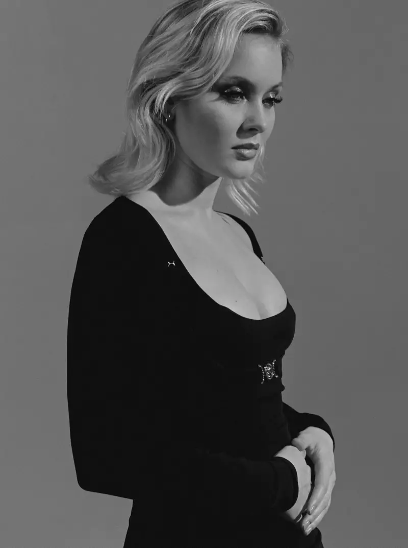 A cantora Zara Larsson posa para a revista Clash. Foto: Luc Coiffait