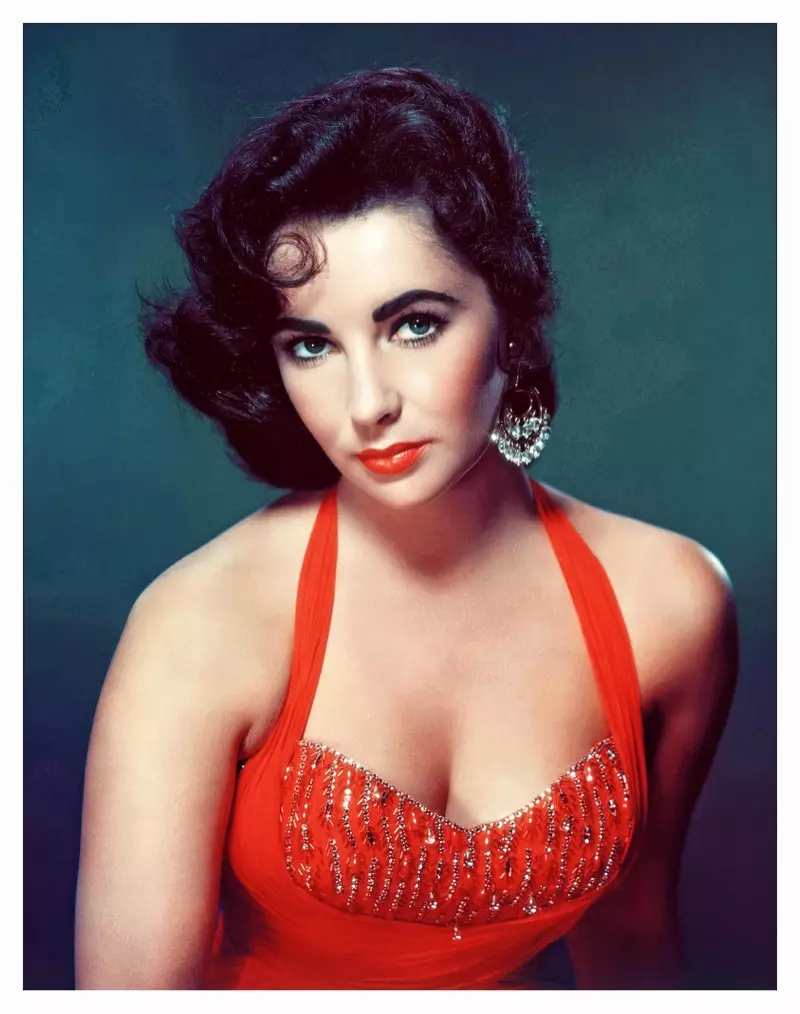 Elizabeth Taylor ໃສ່ຊົງຜົມສັ້ນ ແລະ curly ໃນປີ 1953. | ສິນເຊື່ອຮູບພາບ: MediaPunch Inc / Alamy Stock Photo