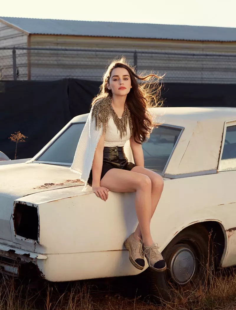 Emilia Clarke Edrych yn Ffantastig yn Glamour France Shoot gan Jason Kim