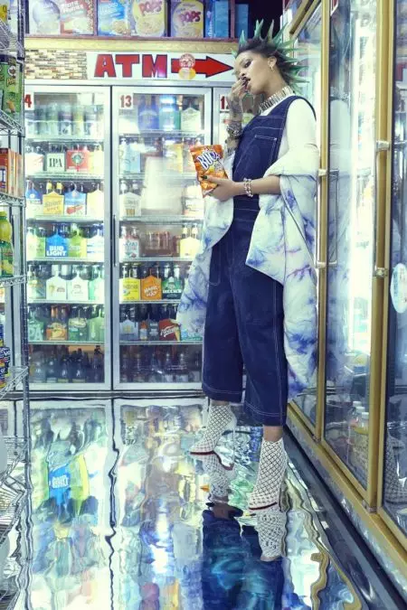 D'Rihanna bréngt Stil an de Convenience Store fir Paper Magazine