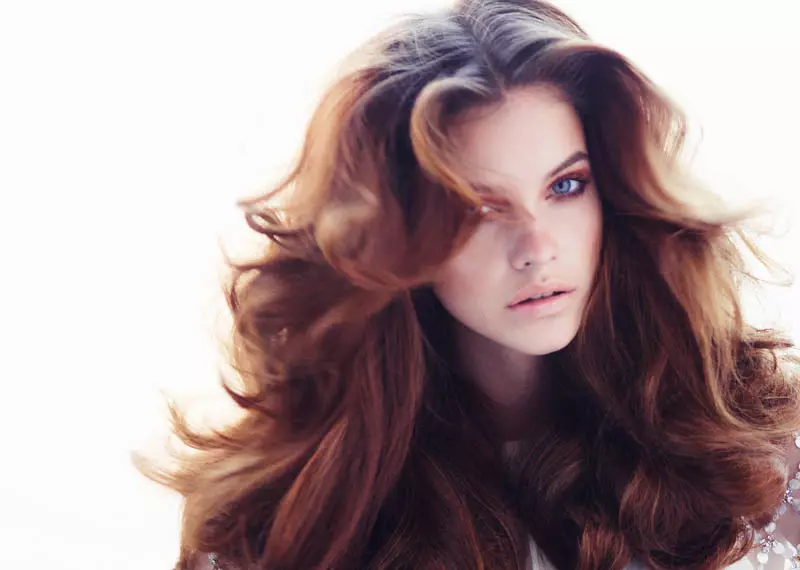 Barbara Palvin modelira proljetne trendove ljepote za Glamour UK izdanje u ožujku, snimio Simon Emmett