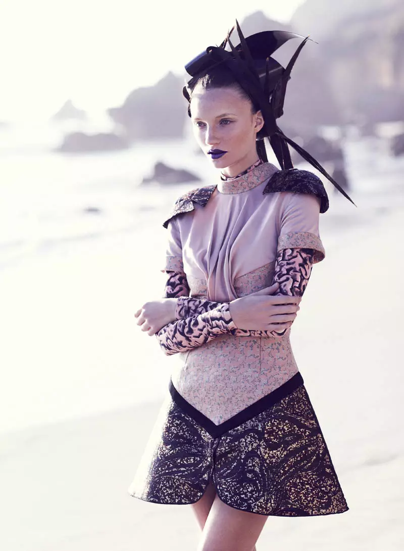 Chris Nicholls fangt Ciara yn Eastern Fashion foar Flare's March Issue