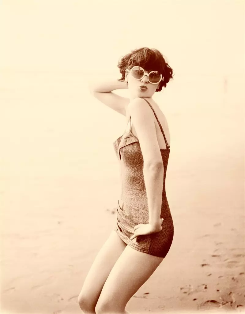 សម្រស់ពេលព្រឹក | Zooey Deschanel ដោយ Ellen von Unwerth