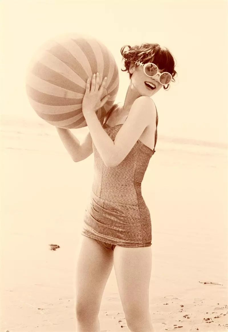 Morning Beauty | Zooey Deschanel troch Ellen von Unwerth