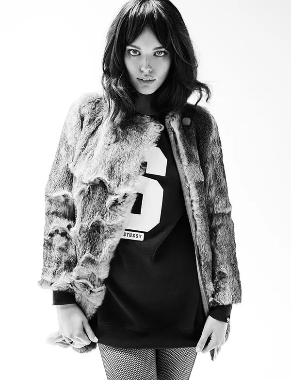 Emily DiDonato glumi Derek Kettela na F/W naslovnici časopisa Black Magazine 2012.