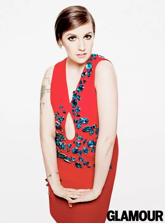 Lena Dunham (agus a Tattoos) Clúdaíonn Glamour Aibreán 2014