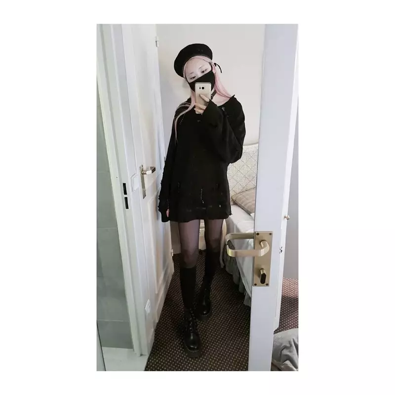 Nag-selfie si Fernanda Ly sa usa ka all black ensemble. Litrato: Instagram
