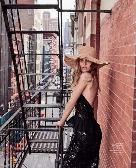 Lily-Rose Depp betovert in Chanel voor Vogue Australia