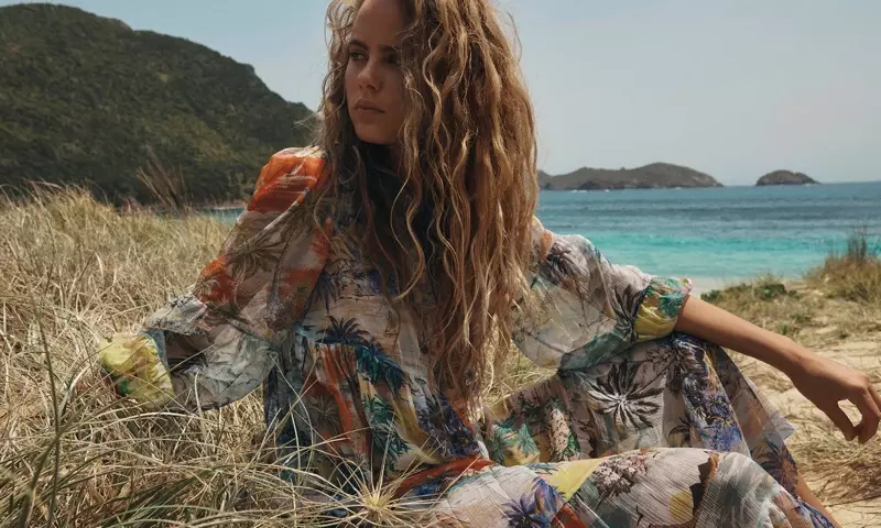 A modelo Olivia Vinten lidera a campaña de verán 2020 de Zimmermann Swim