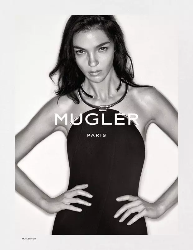 Mariacarla Boscono speel in Mugler se herfs-winter 2016-veldtog