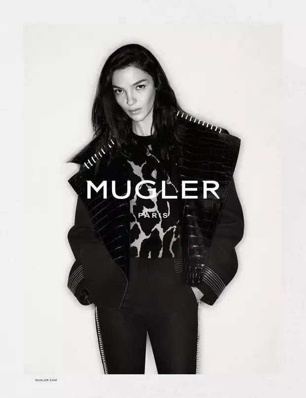 Mugler na-enwupụta jaket igbe na nkọwa agụ agụ na mkpọsa ọdịda 2016