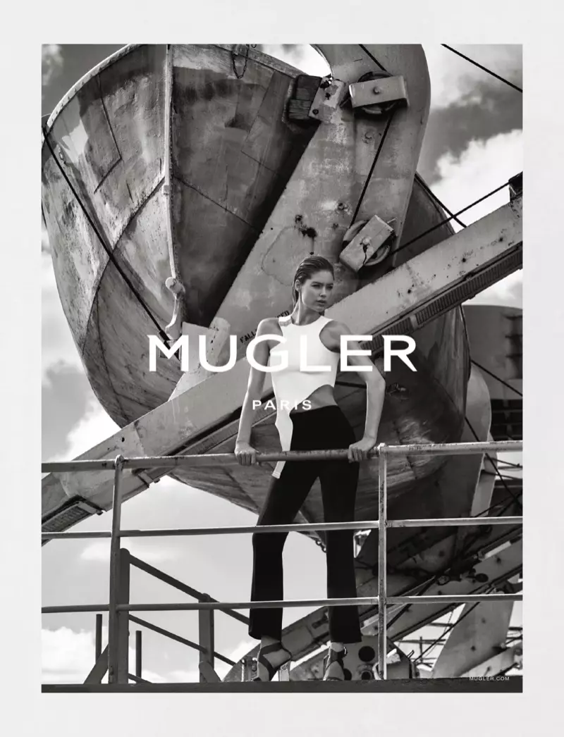 Uma imagem da campanha Mugler primavera-verão 2016