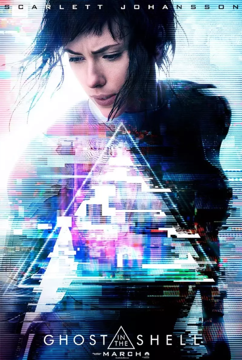 Scarlett Johansson Ghost in the Shell -elokuvan julisteessa