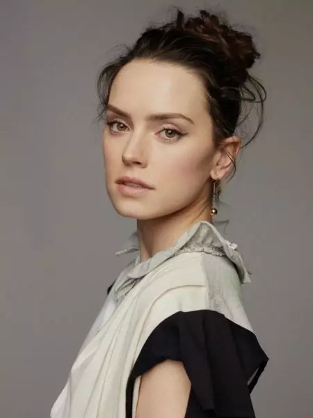 Daisy Ridley ស្លៀកម៉ូដទៅមុខនៅ Grazia ប្រទេសចិន