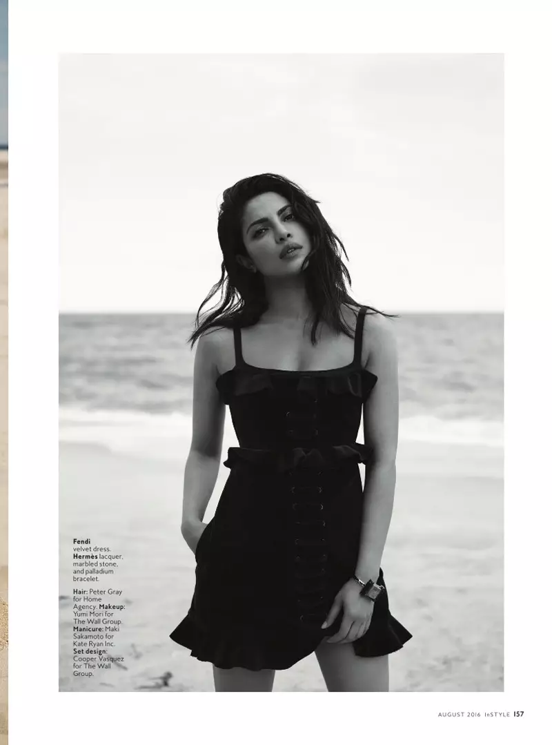 Priyanka Chopra ไปเที่ยวชายหาดในชุด Fendi