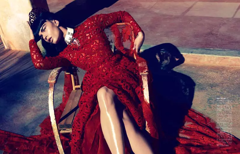 Crystal Renn le Camilla Akrans do Vogue Japan Meitheamh 2012