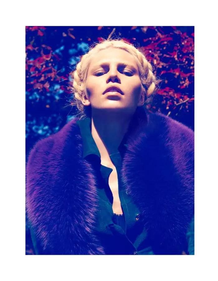 Aline Weber ta Camilla Akrans don Vogue Japan Agusta 2011