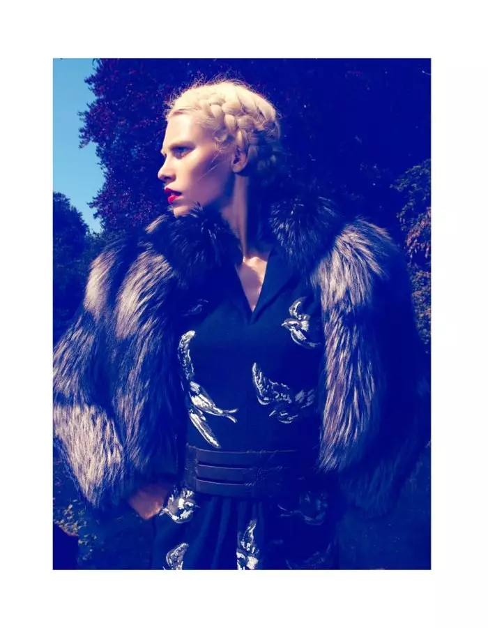 Aline Weber minn Camilla Akrans għal Vogue Japan Awwissu 2011