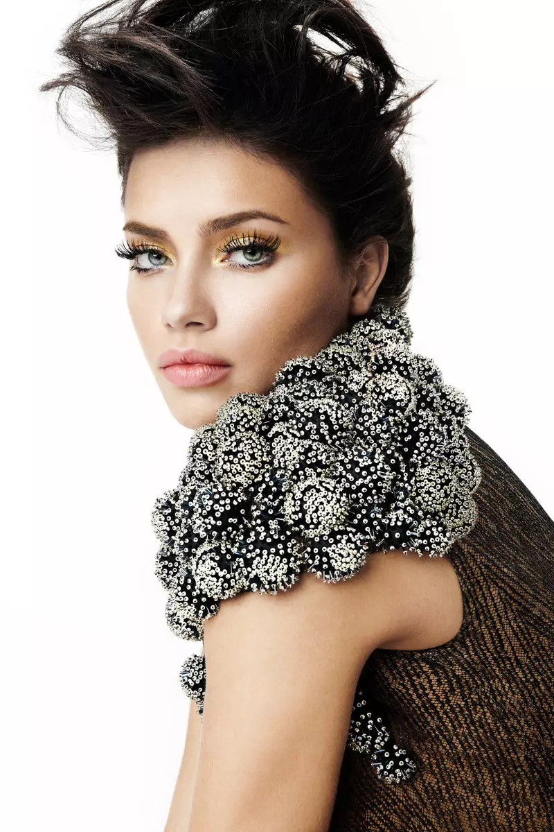 Adriana Lima សម្រាប់ Vogue Brazil ខែកុម្ភៈ ឆ្នាំ 2011 ដោយ Fabio Bartelt