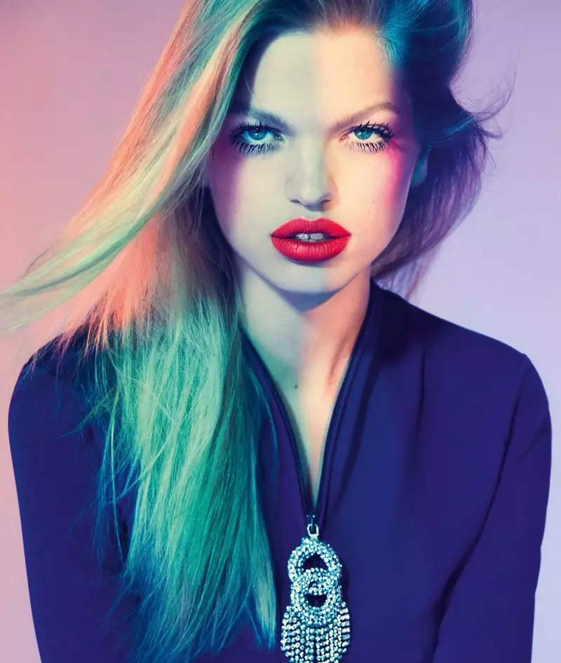 Daphne Groeneveld modellerer aftenlooks i ELLE Brasilien