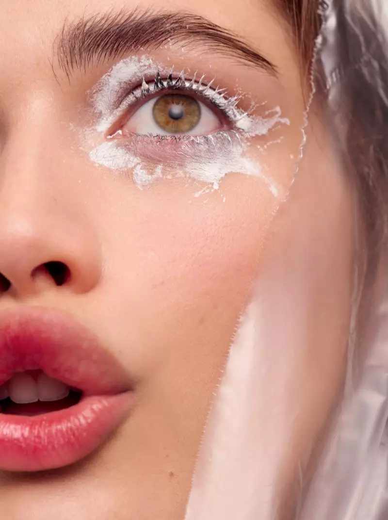 Valentina Sampaio er Ethereal Vision í ELLE Brasilíu