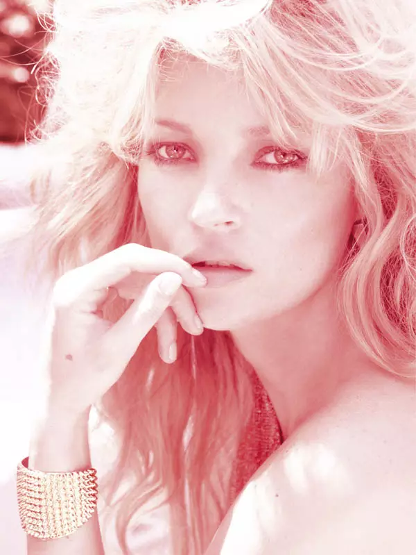 Kate Moss för Vogue Brazil maj 2011 av Mario Testino