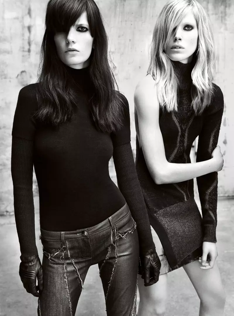 Versace herfst 2010 campagne | Iselin, Anna & Valerija door Mario Testino