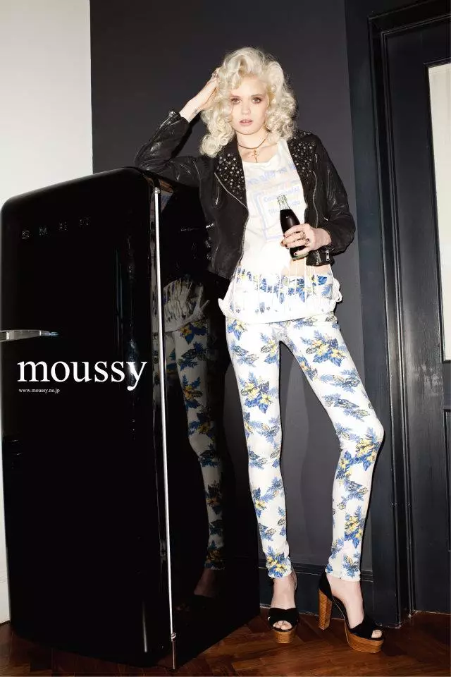 Abbey Lee Kershaw สำหรับแคมเปญ Moussy Spring 2012 โดย Terry Richardson