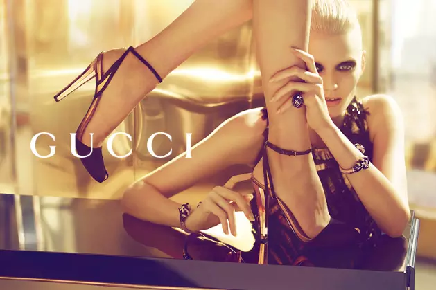 Mert və Marcus tərəfindən Gucci Bahar 2012 Kampaniyası üçün Abbey Lee Kershaw və Karmen Pedaru