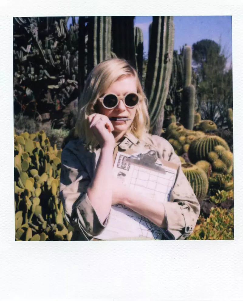 Kirsten Dunst rau Band of Outsiders Spring 2011