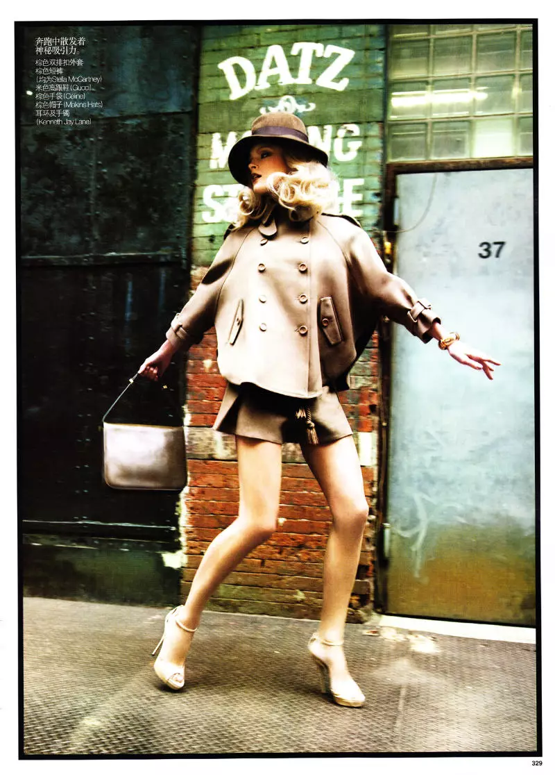 Jessica Stam deur Ellen von Unwerth vir Vogue China Januarie 2011