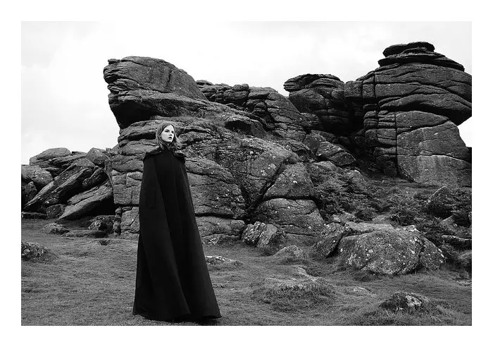 Sara Blomqvist od Bena Tomsa pre Harper's Bazaar UK