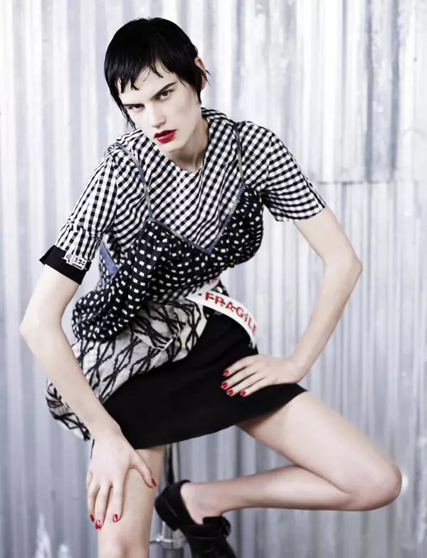 Saksia de Brauw โดย Ben Toms for Dazed & Confused มิถุนายน 2011