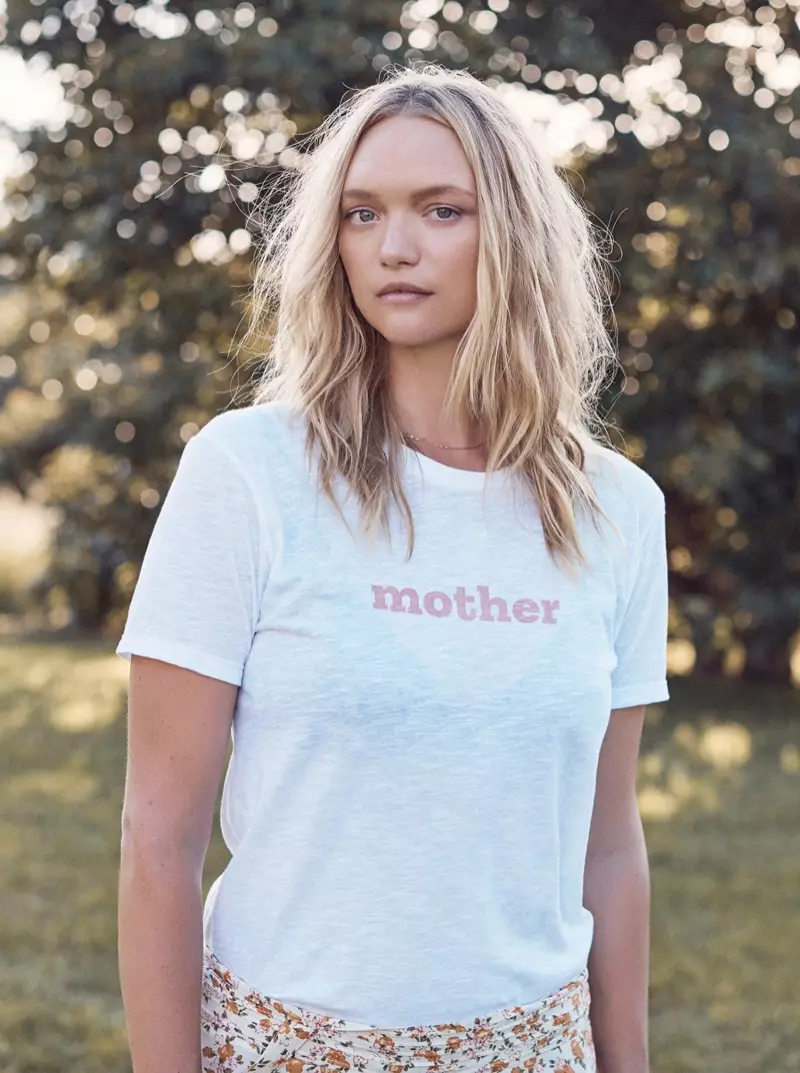 Si Gemma Ward ay nagsusuot ng Mother t-shirt mula kay Auguste the Label