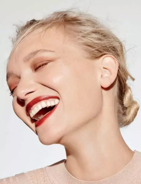 Gemma Ward imponerer i Chanel Makeup ser etter ELLE Australia