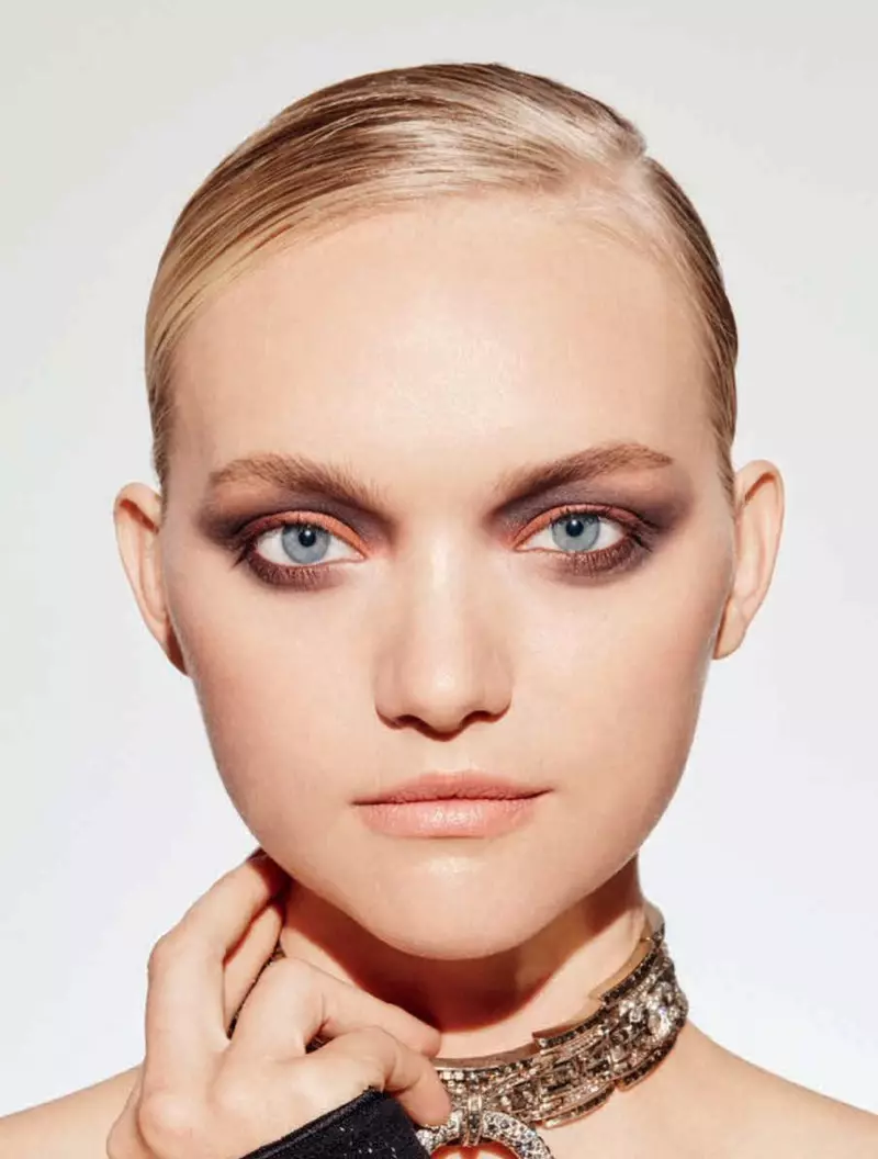 Gemma Ward model eyeshadow smokey katon kanggo moto kaendahan